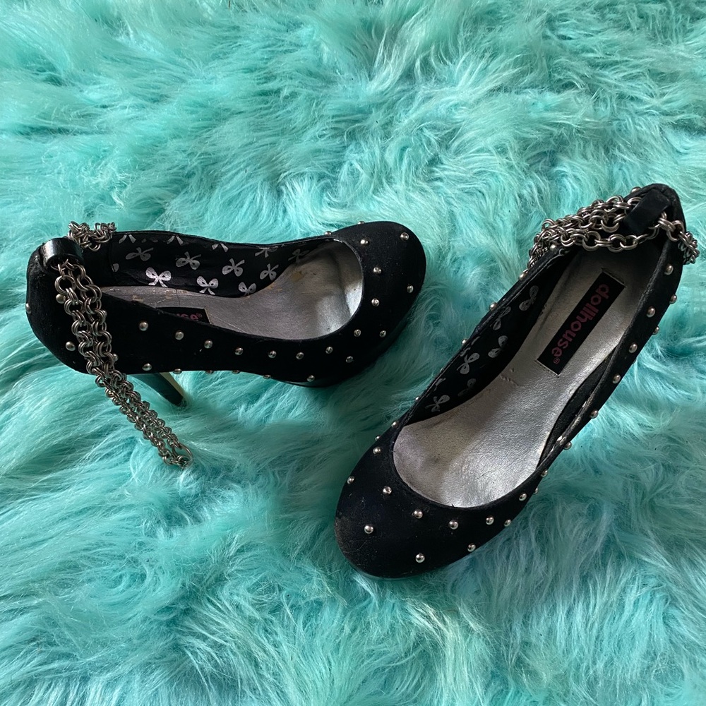 Black studded ankle chain heel shoes